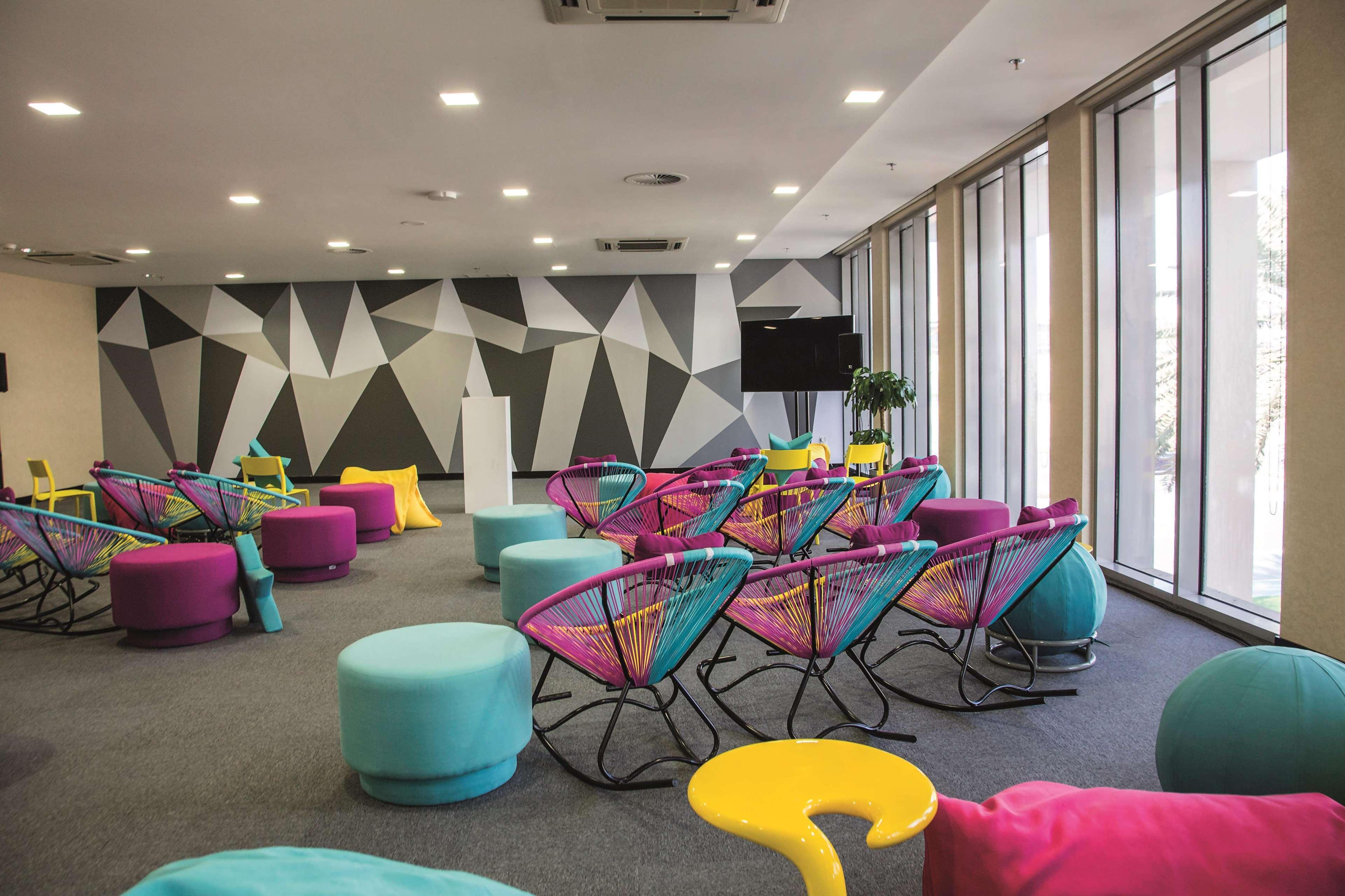 Отель Radisson Blu Hotel, Yas Island 4*