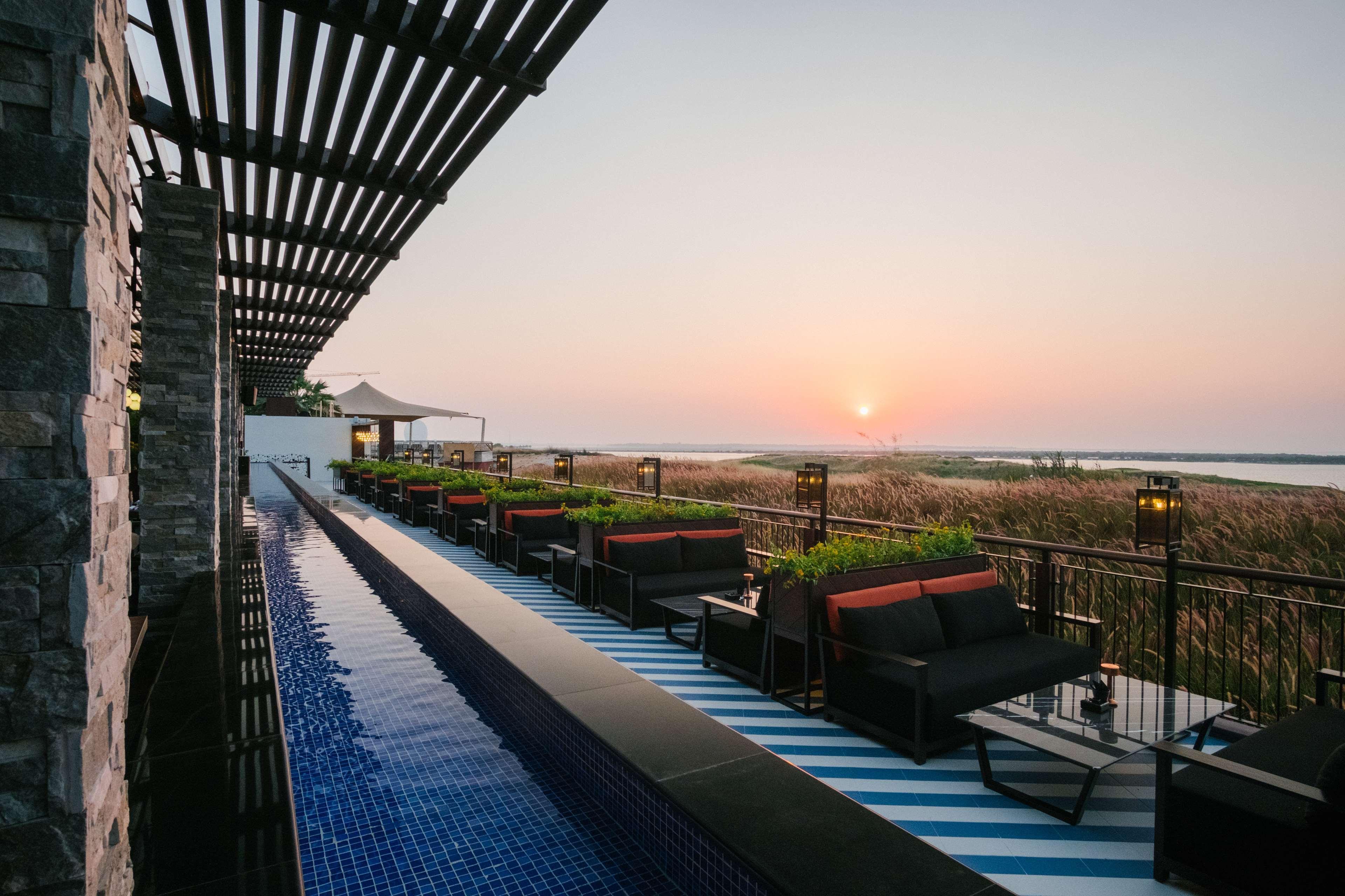 Отель Radisson Blu Hotel, Yas Island