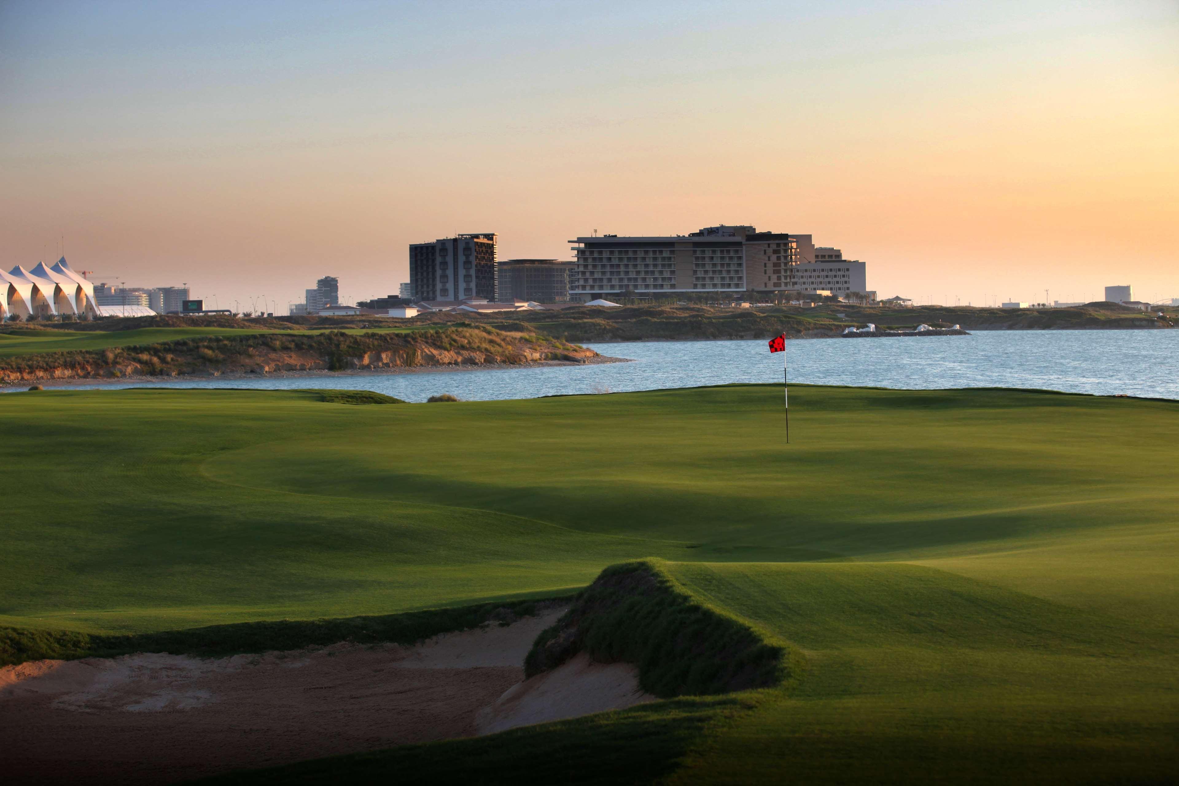 Отель Radisson Blu Hotel, Yas Island 4*