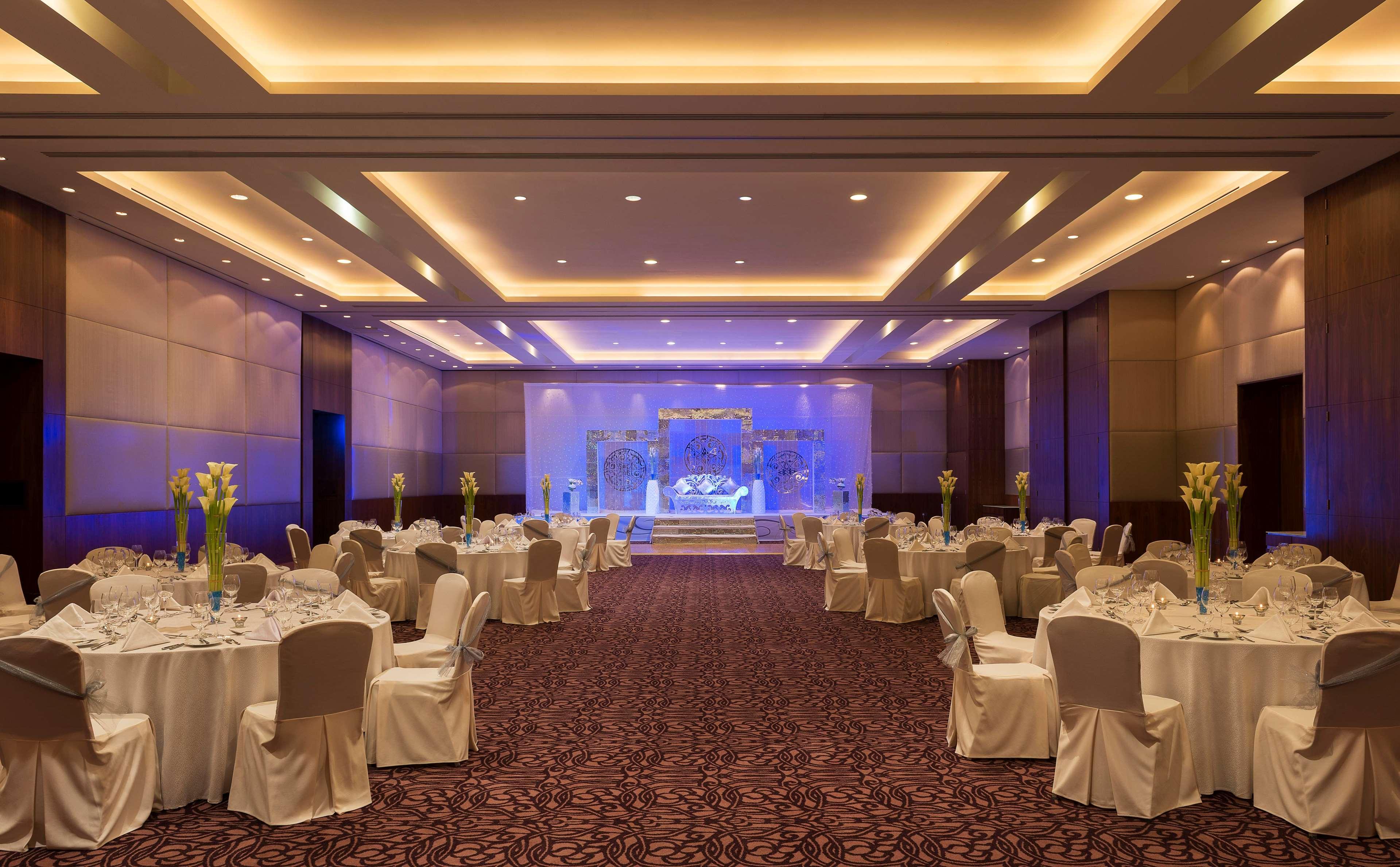 Отель Radisson Blu Hotel, Yas Island