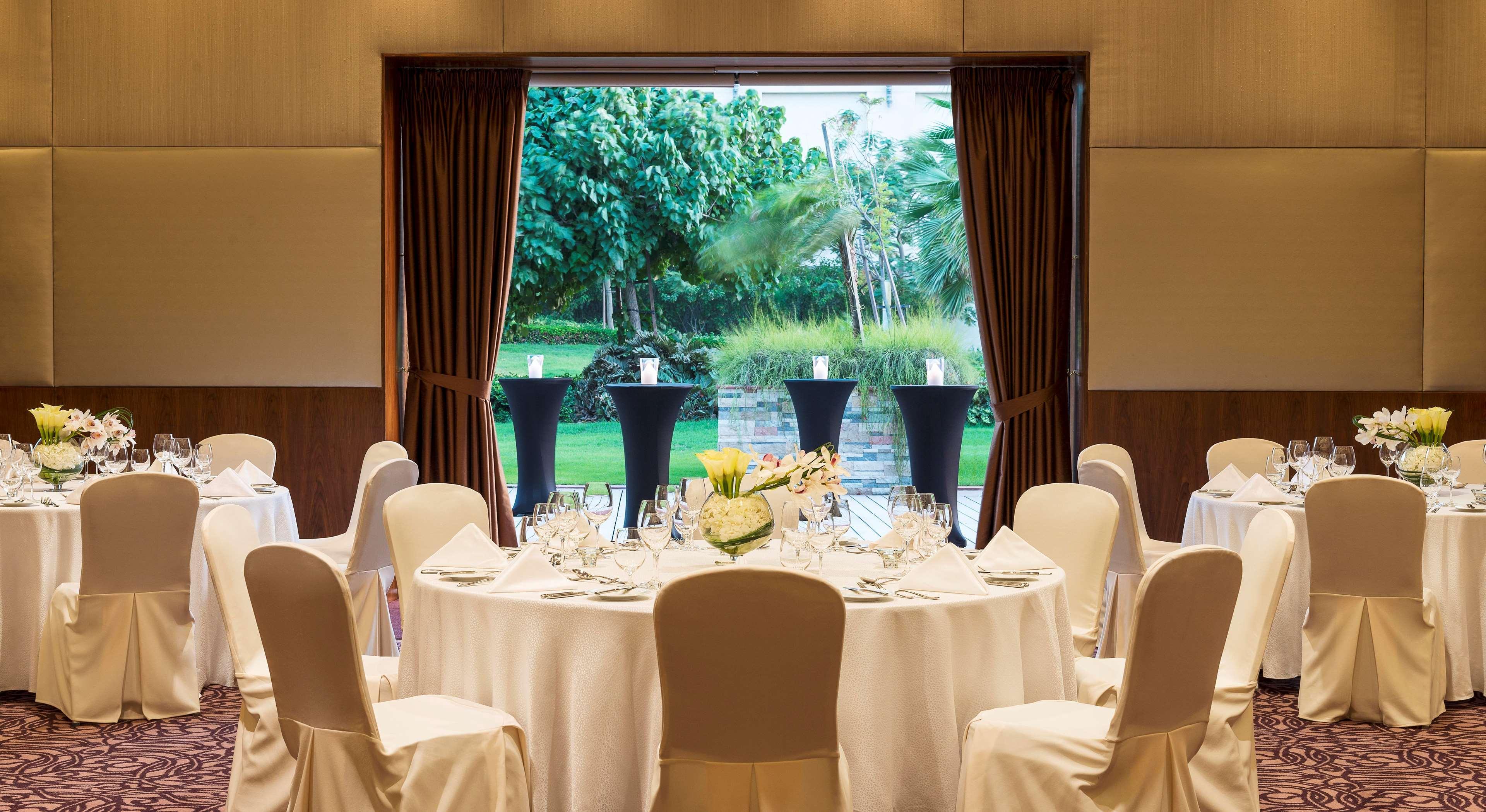 Radisson Blu Hotel, Yas Island Отель 4*