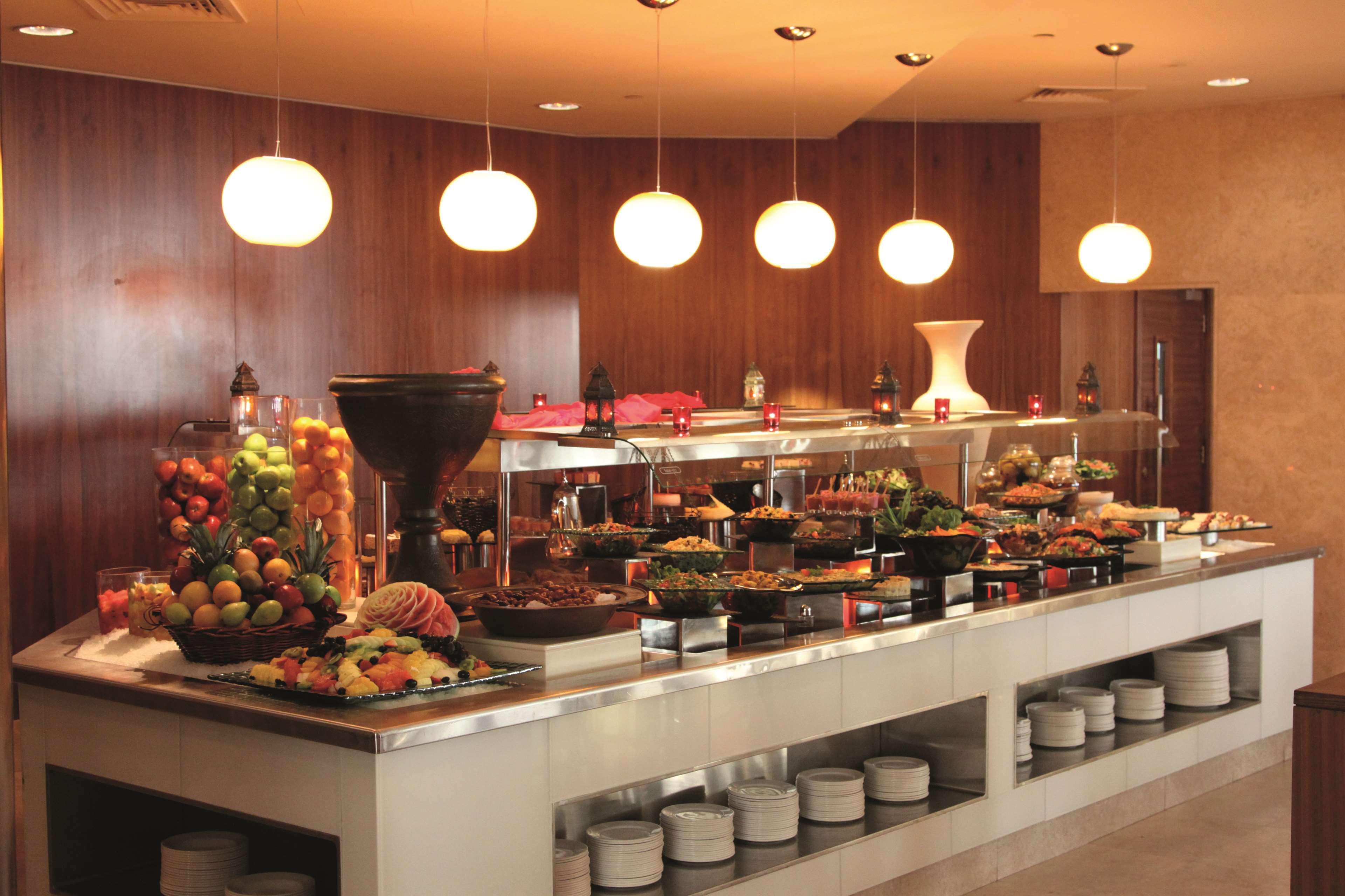 Отель Radisson Blu Hotel, Yas Island 4*