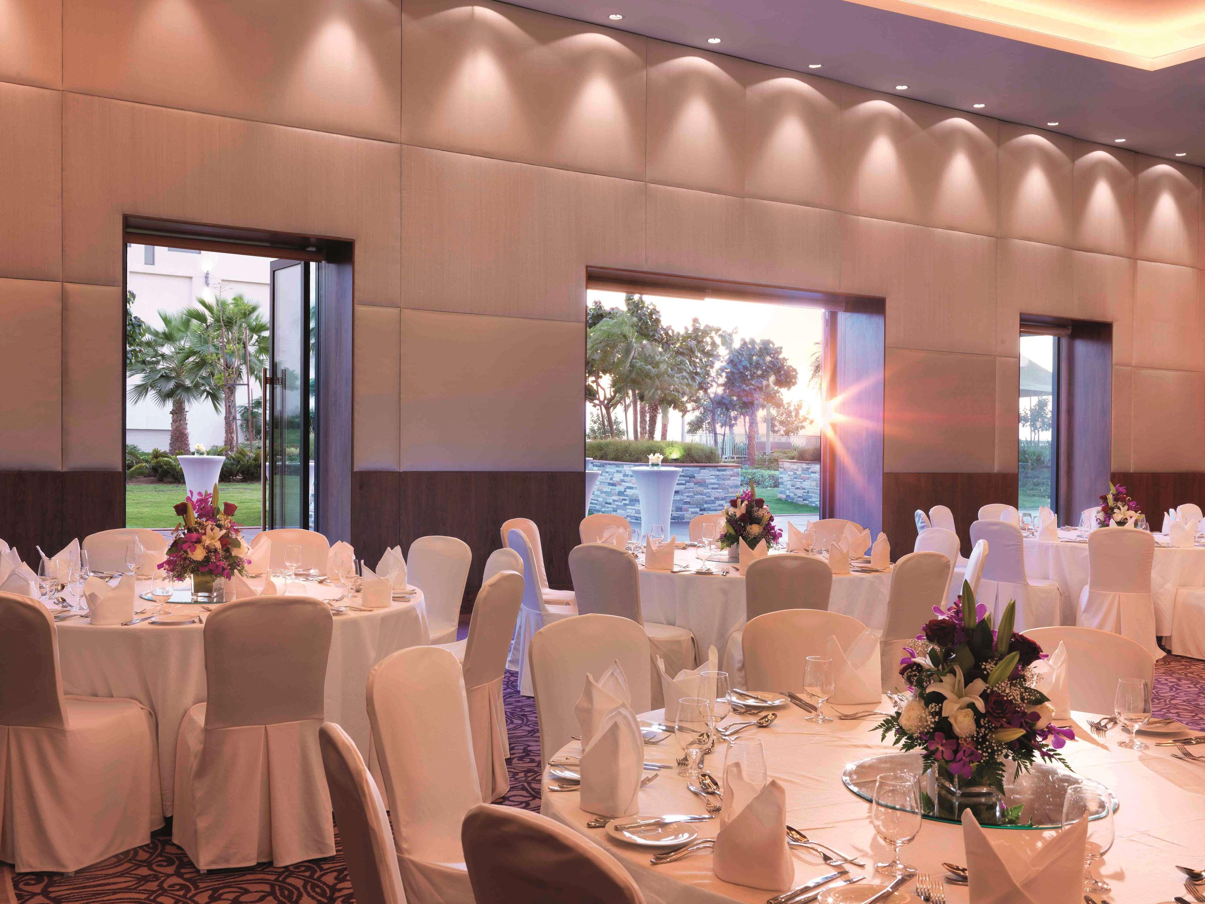 Отель Radisson Blu Hotel, Yas Island