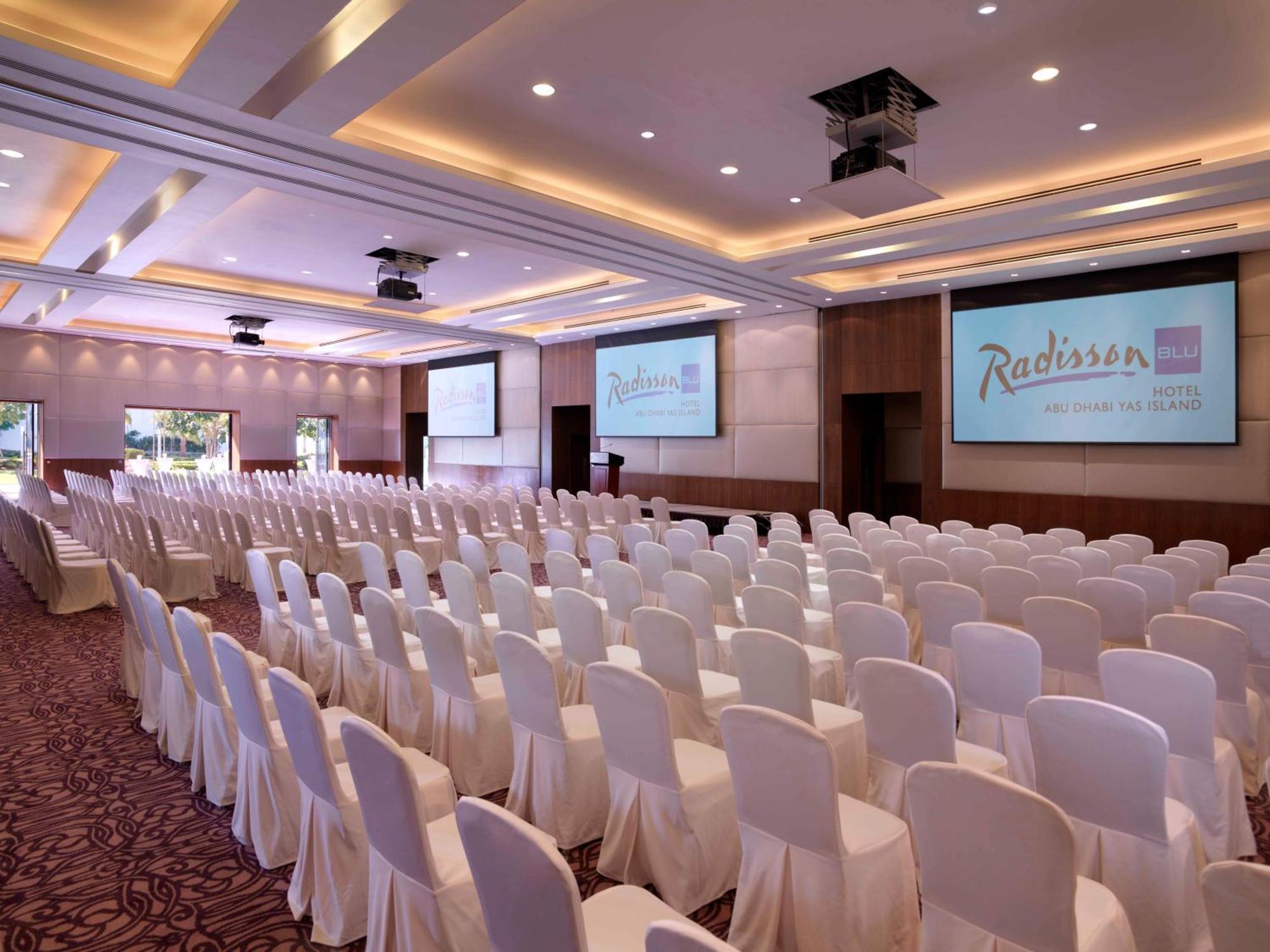 Отель Radisson Blu Hotel, Yas Island 4*